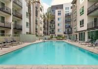 Stylish 1 Bedroom Apartment in LA with Free Parking - 10 Minutes away from Ceders Sinai - B&B Los Angeles