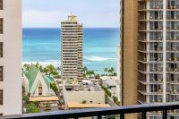 Chic and Upscale Waikiki Beach Ocean View with Parking - B&B