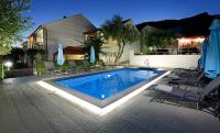 Apartments Šemper - HEATED POOL - Bed and Breakfast Bol