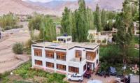 Sponbo Guest House, Leh - B&B