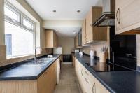 Enjoy 4 BR spacious home 7 mins from city - Ferienwohnung Darlington