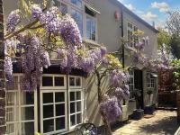 Boutique cottage with fabulous hot tub and generous garden - B&B