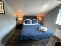 Deluxe One-Bedroom Apartment