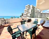 Sea Front Apartment with Large Terrace in Benalbeach - Ferienwohnung Benalmádena