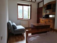 Single Room with Shared Bathroom