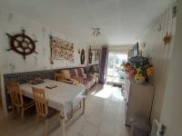 Appartement RDC avec Véranda et Terrasse, Proche Plage et Commerces, Parking Privatif - FR-1-324A-50 - B&B
