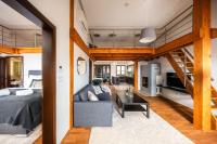 3BR 2,5Bath Luxurious BIG Family Penthouse & VIEWS - B&B Hradec Králové