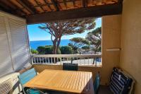 Vue mer appartement ,Plage la nartelle,avec loggia, sainte-maxime, France - Bed and Breakfast