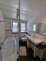 Appartamento con 2 Camere da Letto e Vista Giardino 