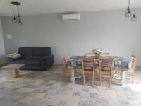Appartement spacieux et confortable à Clermont-Dessous, terrasse - B&B Clermont-Dessous