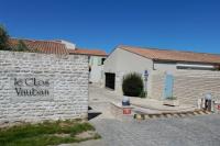 Appartment with courtyard and garden 300 m from the port and from the beach - Chambres d'hôtes Saint-Martin-de-Ré