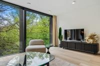 Upscale Urban Apartment Style & Comfort for Six - B&B Lussemburgo