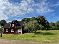 Calm and private country side property with own waterfront by large river - B&B