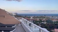 Stunning 2 bedroom apartment with full view of the sea and marina , full sun - Chambres d'hôtes San Miguel De Abona