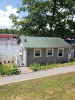 Lakefront Cottage on Beautiful Lake Winnipesaukee - Bed and Breakfast Laconia