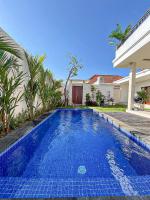 Canggu's Hottest Spot - Brand New Villa with Rooftop Views 2BRs and PS5 - B&B Canggu