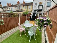 2 Bedroom Apartment with Garden, Close to Beach - Ferienwohnung Southend-on-Sea