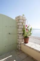 Yellow House Lower,Beachfront, Nissaki, Kaminaki beach - B&B Corfù