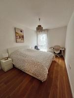 New & serene 1-bedroom apart near #LaDéfenseParis #Parking&Fibre - Chambres d'hôtes Suresnes