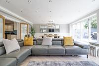 Luxury 5-Bedroom Home Sleeps 11 in Theydon Bois - Ferienwohnung Theydon Bois