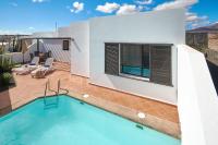 Bungalow María de Timanfaya - Sea and Mountains Views, Pool, WiFi, 15 minutes walk to Marina Rubicón - B&B