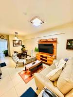 2-bedroom with Balcony in a Resort Setting - H Ivory - Chambres d’hôtes