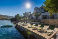 VILLA PHILIPPA - luxurious five-room villa - idyllic location - first row to the sea - spectacular view of the sea bay - unforgettable sunsets - 15 minutes from Supetar ferry port - free parking - private pool - B&B