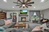 David Earl's Shack - Hot Tub Fire Pit & Sleeps 8 - B&B Fredericksburg
