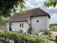 Lovely Kent cottage with rural Medway views - B&B