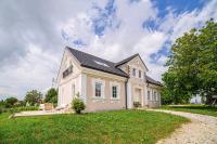 Holiday Home Evelin with Krka view - B&B Cerklje ob Krki