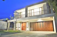 Green Forest Plantation View Villa 6 Bedrooms With a Private Heated Infinity Pool - B&B Bandung
