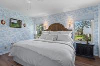 Vintage Veranda - Ping Pong Table & More - B&B Fredericksburg