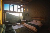 Apartment with Mountain View