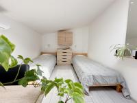 Kleines Zweibettzimmer