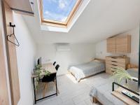 Kleines Zweibettzimmer