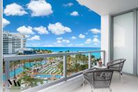 FontaineBleau Resort Balcony w Pool & Ocean View - B&B