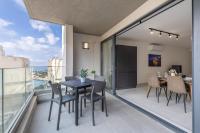 Stay Steps Away From The Sea in Sliema - Sleeps 4 - B&B