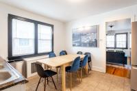 The Blue Sapphire 2BR 2 King beds & ample backyard - B&B Bridgeport