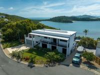 Panorama at Shute Harbour - B&B