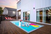 Chic 4BR Pool House - Steps to South 1st Street - B&B