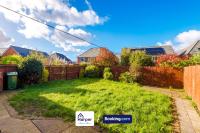 4-BR Home in Chester Sleeps 8 with Free Parking for Long and Short Stays - B&B Christleton