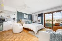 Glen Arbor Riverfront Retreat Steps to Beach! - B&B