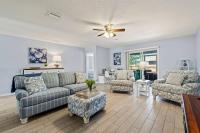 Fully Equipped Beach Paradise! Walk to Beach! - B&B