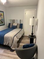 Jolly Accommodations & Suite-Sleeps 10 - B&B