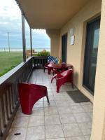 Tiki SPI Beachfront Condo, RIGHT ON THE BEACH! - B&B