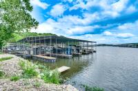 Kayaks, Boat Slip, and Game Room Calm Cove Apt! - B&B Osage Beach