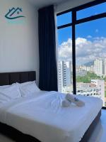 Beacon 2BR Infinity Pool - By BNB4U - B&B George Town