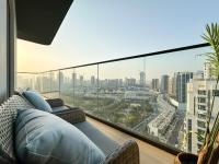 Shadow Lounge Suites Work Station & Dubai Skyline Views - B&B Dubai