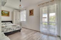 Appartamento con 2 Camere da Letto, Balcone e Terrazza