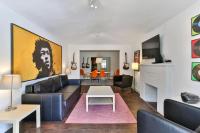 Modern Rock Themed House W Hot Tub Huge Yard - B&B